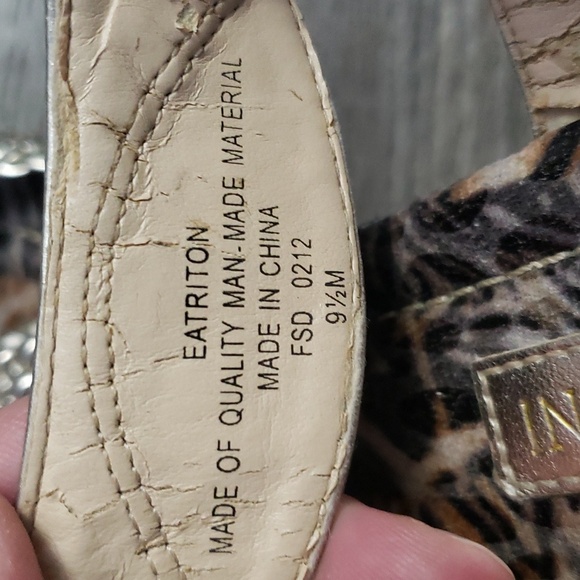 Enzo Angiolini Eatriton Thong Full Support Back Strap Gold Woven Sandals Sz 9.5 - Picture 8 of 10